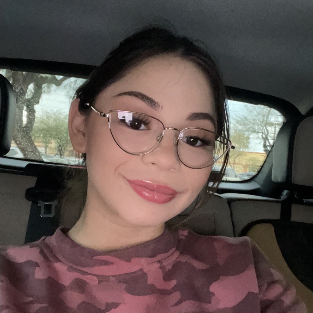 Meet your Posher, Alessandra